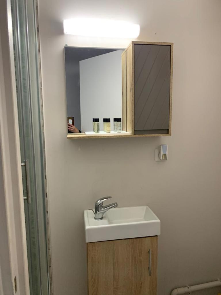 Bright Charming Modern Studio By Dreamy Canal パリ エクステリア 写真